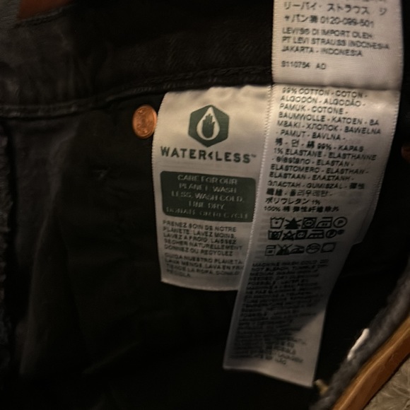 2 LEVIS Ribcage Shorts - Picture 9 of 10